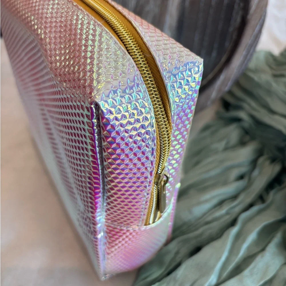 Fresh Face Holographic Pink Make Up Bag & Makeup Remover Towels